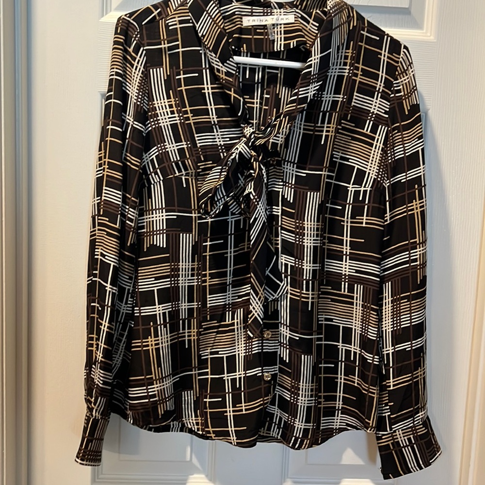 Trina Turk 100% silk geo print blouse